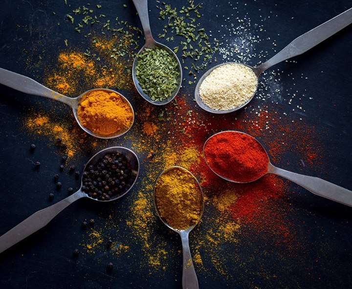 Healthcare begins in kitchen. Spices and herbs are your pharmacy.
Spices and herbs have traditionally used in Indian kitchen.They not only impart unique flavour but also have medicinal properties.
Lets learn about most used spices and herbs each day.
Comment if u want to know about particular spice or herb. will come up with its health benefit.
#spicesnherbs #kitchenmedicine #Dadimakenuske