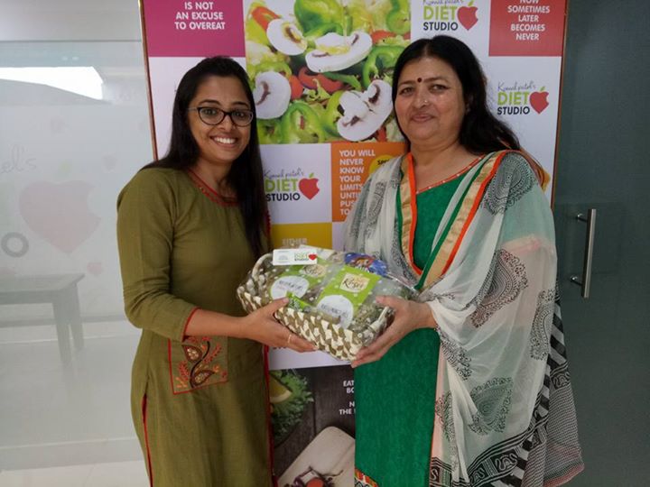Happy clients. 
Manisha joshi 52 yrs old professor enrolled for 12 sessions as online client from Rajkot lost 10% of body fat and inch loss. 
Dedicated to her healthy eating and 1 hour workout is her daily lifestyle pattern. 
Welcomed her to our clinic with health gift. 
#happyclient. #Dietitian #onlineconsultation 
www.komal.me