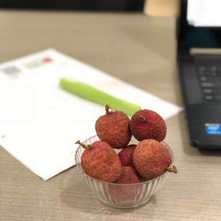 Fruit on the desk 
#fruit #snack #lychee #officesnack #dietstudio #diet #4pmsnack