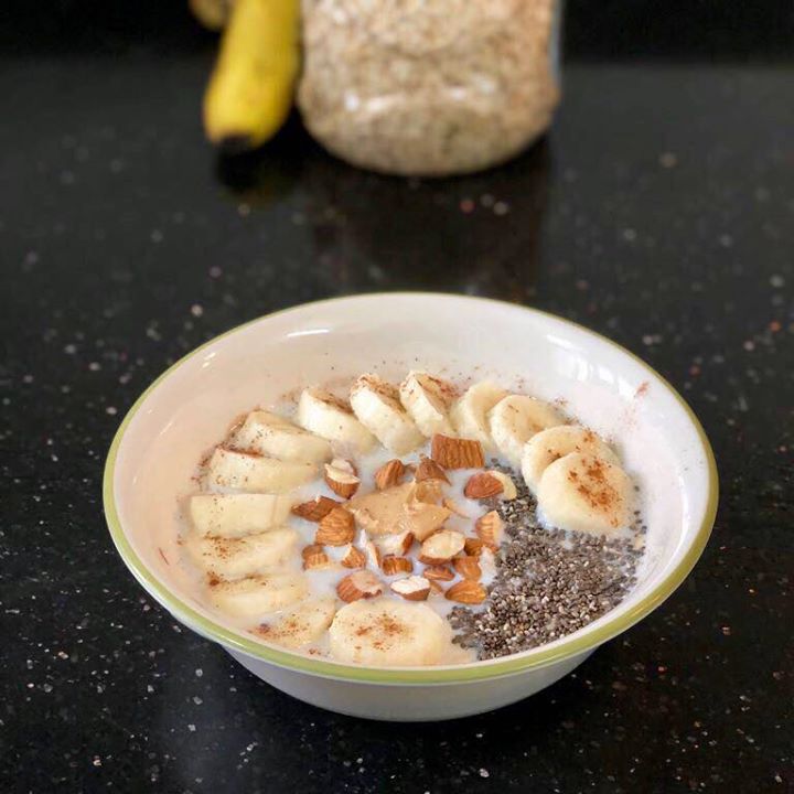 Banana oatmeal.
Morning breakfast.
There is so much of goodness in it and quick to make for working groups or mommies who have no time for breakfast stuff.
1 cup skim milk 
1/2 cup of Quaker India oats 
1 tsp cinnamon powder
Heat it all together till the desired consistency.
Topping it with
1 tsp nut butter 
1tsp chia seeds 
Almonds 
1 tsp honey.
It’s fun to try out such real good food.
#oatbowl #oats #oatmeal #breakfastbowl #dietstudio #lifestyle #chiaseeds #breakfast #healthyrecipes