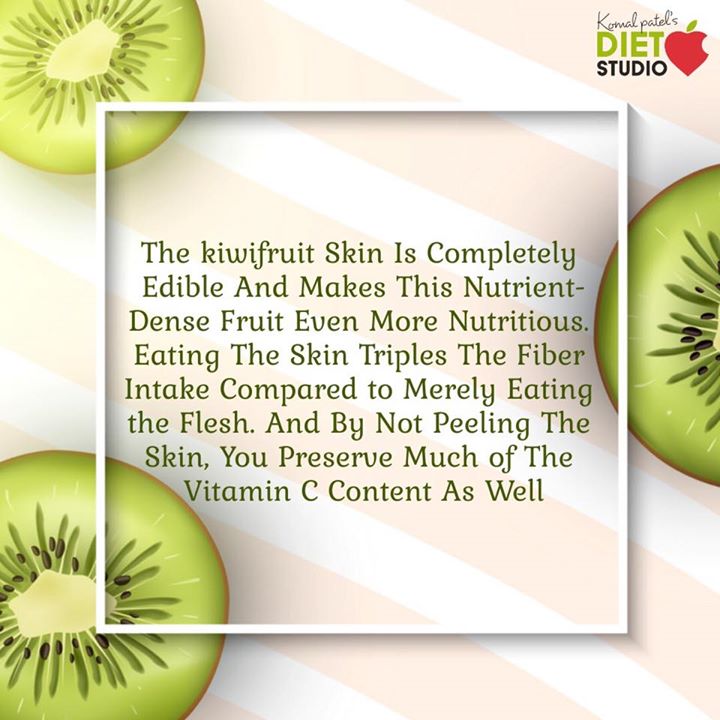 Do you have kiwi with the skin or without skin 
Kiwi skin is a good source of fiber, vitamin E and folate. Eating the skin increases the amount of these nutrients you get by 30% to 50%.
#kiwi #kiwiskin #nutrition #nutrient #seasonalfruit #fiber