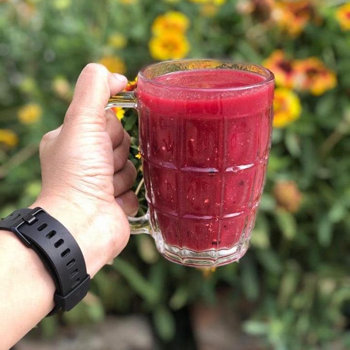 My daily dose of nourishment. 
I have made it an habit to include fiber rich juice everyday in my schedule.
Guess the ingredients....
#vegetablejuice #nourishment #nutrition #juice #smoothiee