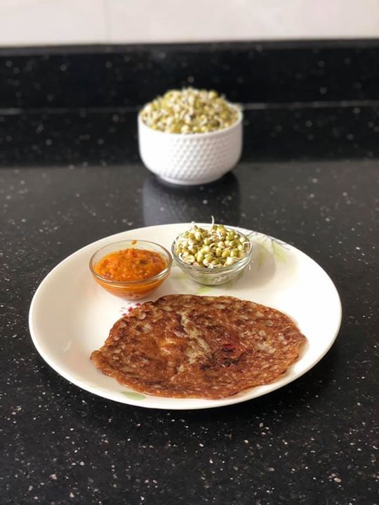 We all have been using sprouts in many ways.
Making a balanced breakfast is what is the way for good health.
I tried making 5 ingredients simple dosa with sprouts and served with tomato chutney.
Sprouts - rich in protein 
Rice flour - A good carb 
Ragi flour - Rich in iron and calcium 
Tomatoes - An antioxidant 

How do you use sprouts in your daily diet.
What different variations can be done. 
let’s discuss 
#sprouts #chilla #dosa #breakfast #tomatochutney #healthybreakfast #balanceddiet