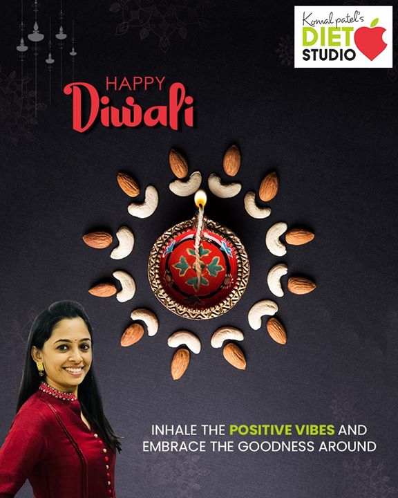 Inhale the positive vibes and embrace the goodness around    

#HappyDiwali #IndianFestivals #Celebration #Diwali #Diwali2019 #FestivalOfLight #FestivalOfJoy #komalpatel #diet #goodfood #eathealthy #goodhealth