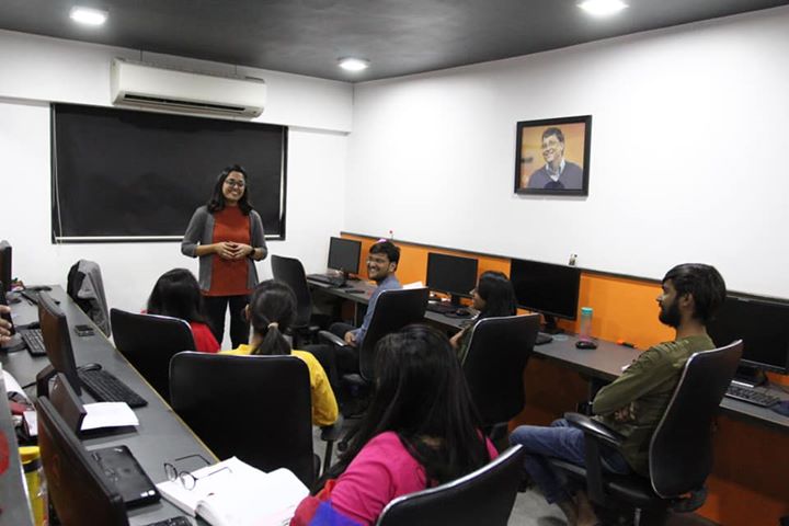 Had an interactive session with team CompuBrain All discussed about healthy lifestyle, deskercise, proper sleep and rest for happy healthy body. 
#compubrain #session #diet #komalpatel
