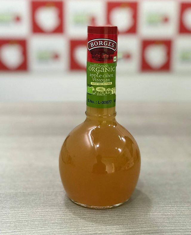 Apple cider vinegar a magic drink for many reasons, from weight loss to, hair care, from lowering cholesterol to reduce acne. I use it as a dressing in my salad. how do you use it?
#applecidervinegar #weightloss #healthtips #dieitian #saladdressing
