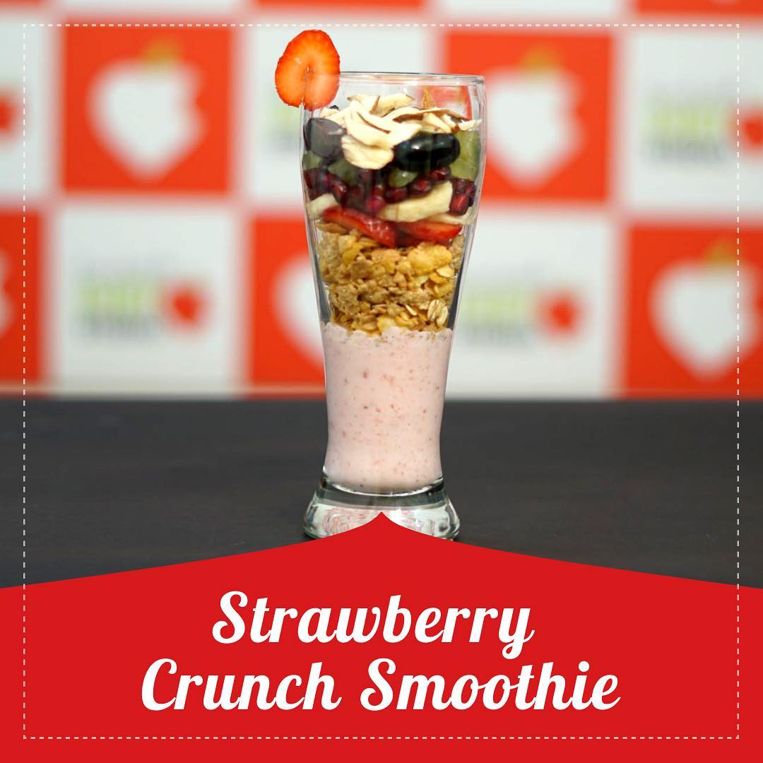 This strawberry smoothie with yogurt is the perfect protein and nutrient rich 
Filled with muesli and seasonal fruits this smoothie is rich in antioxidants.
#smoothiee #strawberry #yogurt #antioxidants #seasonalfruit #healthyrecipe