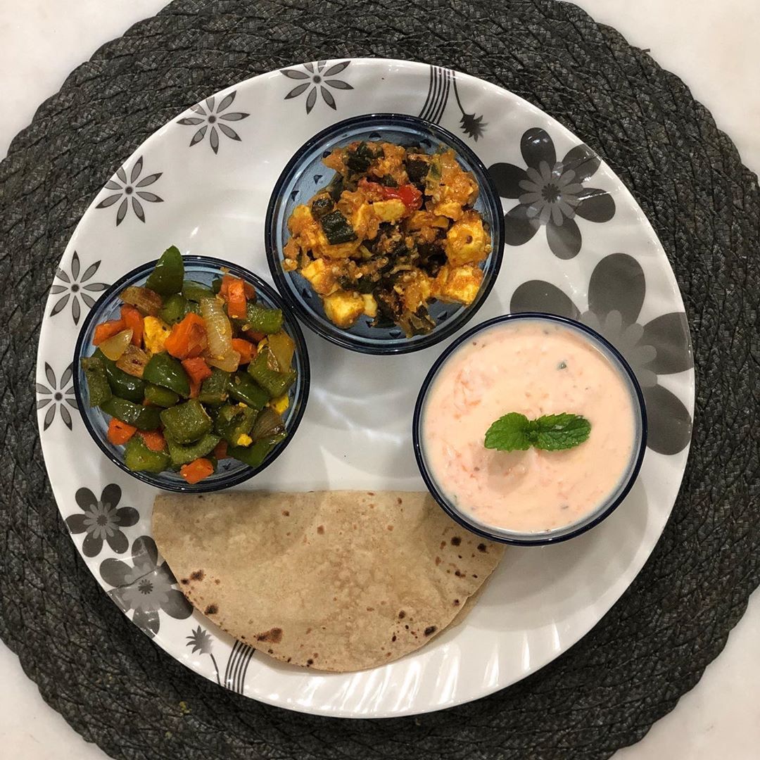 Dinner for today 
A balanced plate 🥦Sautee veggies ( To complete fiber intake )
🍲Paneer bhindi masala ( tried combining some protein to the veggie 😜 and paneer my sons favourite ingredient) 🥕Carrot and mint raita ( protein with a tinch of veggie ) 🥪Phulka roti ( An required carb) 
Let’s try to eat healthy and balanced for maintaining healthy body.. #nutritionmeal #nutrionist #dietitianmeal #healthymeal #balancedmeal #indianfood
