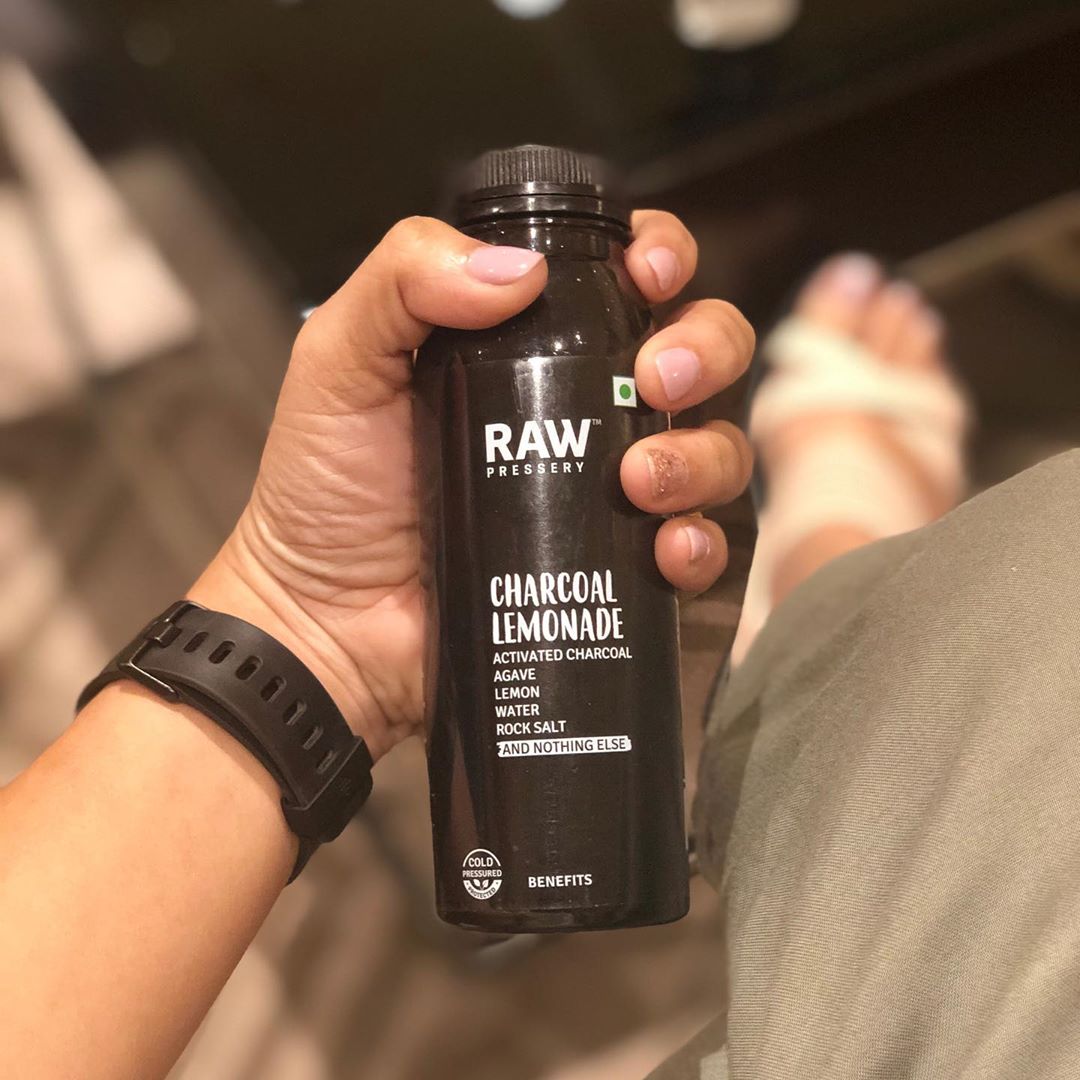Got my hands on detox drink @rawpressery charcoal lemonade 
A perfect drink for detox, digestion, and better skin....
#charcoal #lemonade #lemon #activatedcharcoal