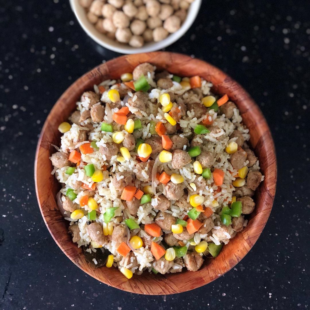 #fiaxolixiroils 
Healthy meals make a healthy body and mind and Health is all about balance. 
A #balancedmeal which is made of 
Rice - #goodcarbs 
Soya chunks &peas - #veganprotein 
Veggies - #healthyfiber 
Ghee - #goodfats 
All in 1 bowl 
Can be taken in lunch as brunch or at dinner. 
Here is a simple recipe to all foodies @foodaholicsinahmedabad and to healthy fat lovers @olixirofficial 
#healthyfood #contest #balancedmeal #diet 
@nehalbhagat94 
@rujubhavsar 
@eatwithstyle_by_payal 
@patelkinjal1306 
@shuklanirali