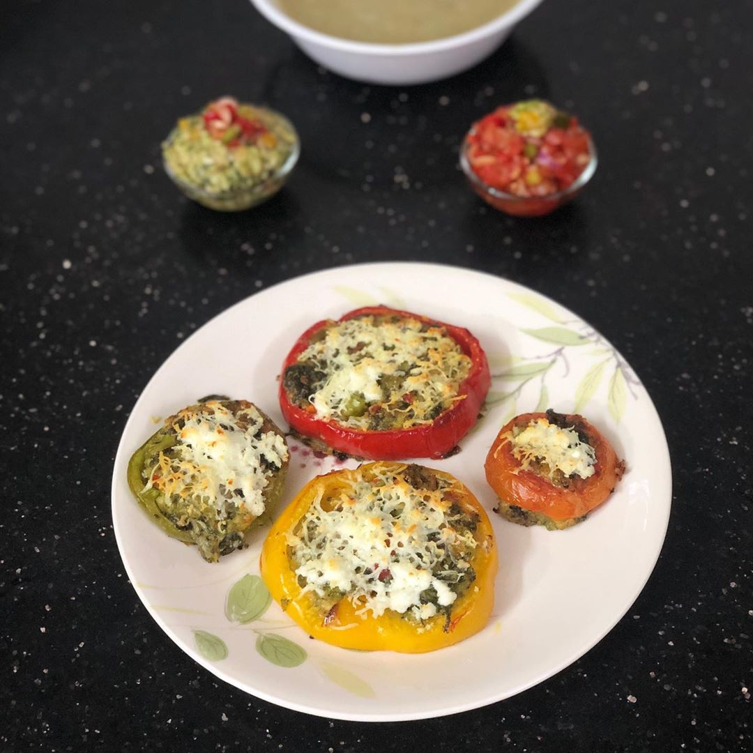 Dinner for the day 
Broccoli spinach and paneer stuffed capsicum with salsa served with soup..
Cooked broccoli spinach onion in oats sauce and spiced up with oregano, garlic, and pepper powder - stuffed it and grilled it with grated paneer on it . 
#healthydinner #healthyrecipe #brocollirecipe #komalpatel #whatdietitianseat