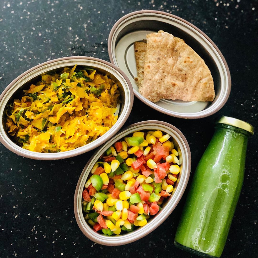 Make sure u include more of veggies in your each meal 
#kptiffinideas 
Ragi and quinoa roti 
Cabbage sabji 
Corn capsicum salad 
Buttermilk 
Cucumber and dudhi juice as a drink of the day 
#tiffinideas #healthymeal #balancedmeal