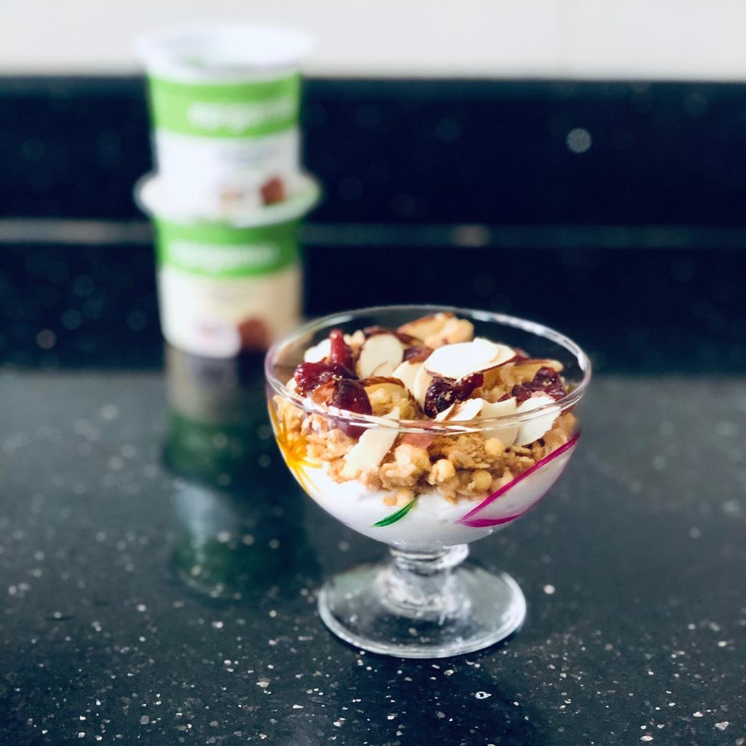 And here’s the awaited @epigamiayogurt #coconutyogurtparfait 
Coconut yogurt with baked granola some berries and almond flakes 
That’s a day to start with healthy breakfast 
All good fats and proteins 
#kpmeals #healthybreakfast