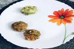 #kpmeals
Stuffed mushroom 
Oven toasted vegetables 
Guacamole 
Meal is complete with good fats, fiber and some protein ( from paneer ) added to mushroom 

#healthymeals #balancedmeal #stuffedmushroom